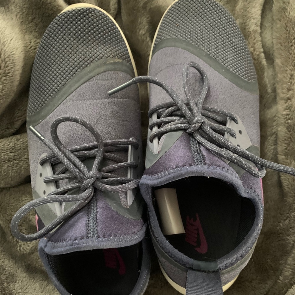 Nike tennis shoes size 8.5 women’s